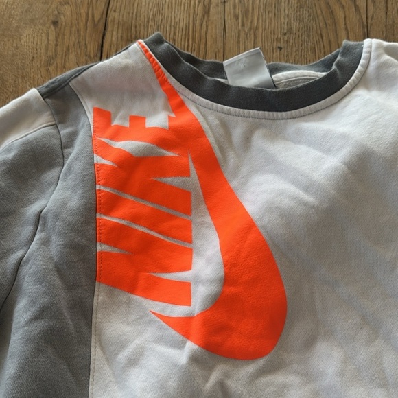 Nike DR8479-025/Gray & Neon Orange Sweater /Size XL/Kids - Picture 2 of 7
